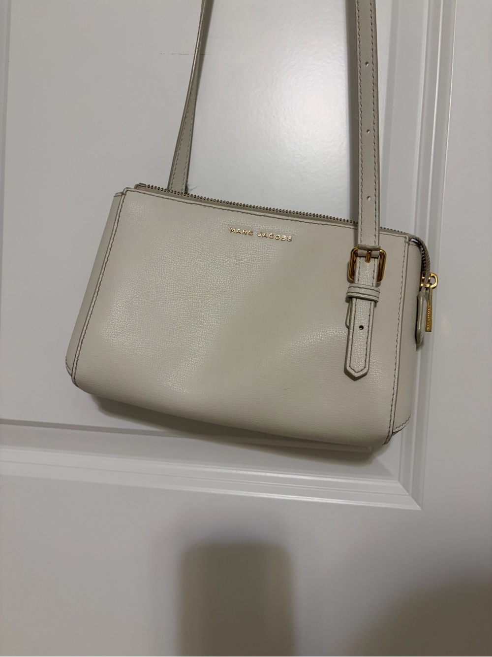 Marc Jacobs Ivory Leather Crossbody with Gold Hardware - Picture 3 of 9